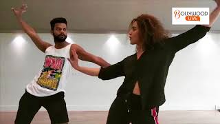 VIRAL  Dangal Girl SANYA MALHOTRA Best DANCE Moves [upl. by Aicilyt]