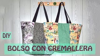 Cómo hacer un bolso de tela con cremallera [upl. by Ayerdna280]