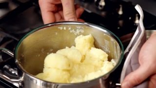 Aardappelpuree maken  Allerhande [upl. by Hnahym]