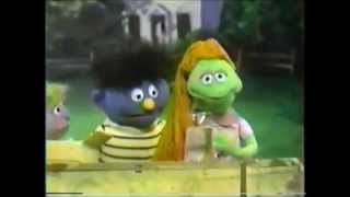 Classic Sesame Street  Cooperation Making Lemonade [upl. by Laddie]