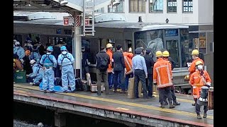 「JR元町駅で人身事故」フロントガラスと運転席の仕切りを破る [upl. by Madra]