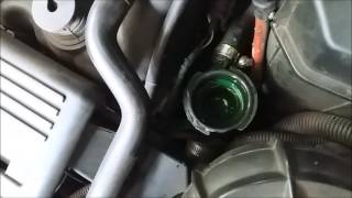 LIQUIDO REFRIGERANTE MINI COOPER  HOW TO ADD REFRIGERANT LIQUID MINI COOPER R50 [upl. by Inattyrb]