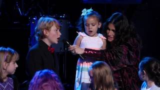 Idina Menzel World Tour 2017 Toronto  Let It Go kids and song finale [upl. by Rokach]