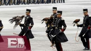 Desfilan militares mexicanos en Francia  Titulares de la tarde [upl. by Lorou]