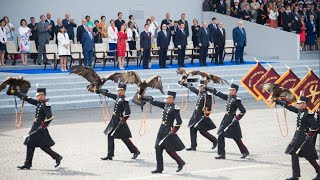 Desfilaron águilas mexicanas en Francia [upl. by Sherr548]